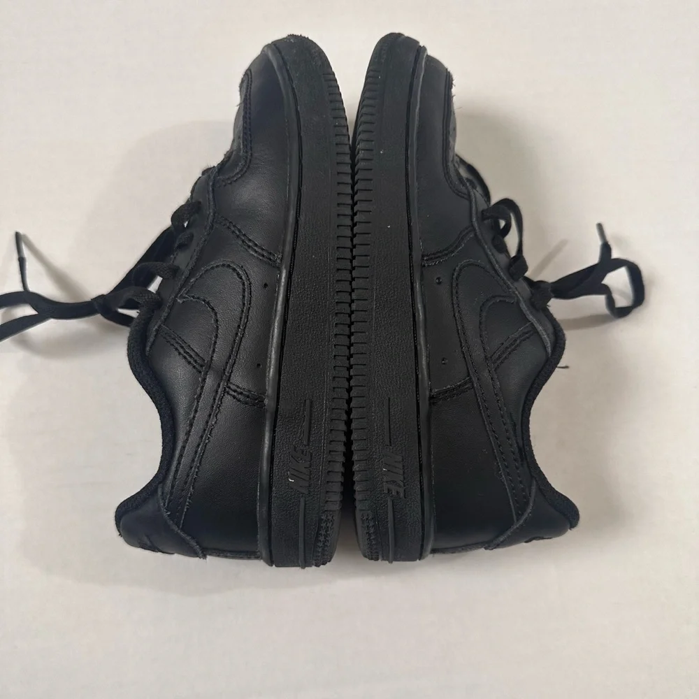 Nike Air Force 1 black low top sneakers boys size 13 - Picture 3 of 7